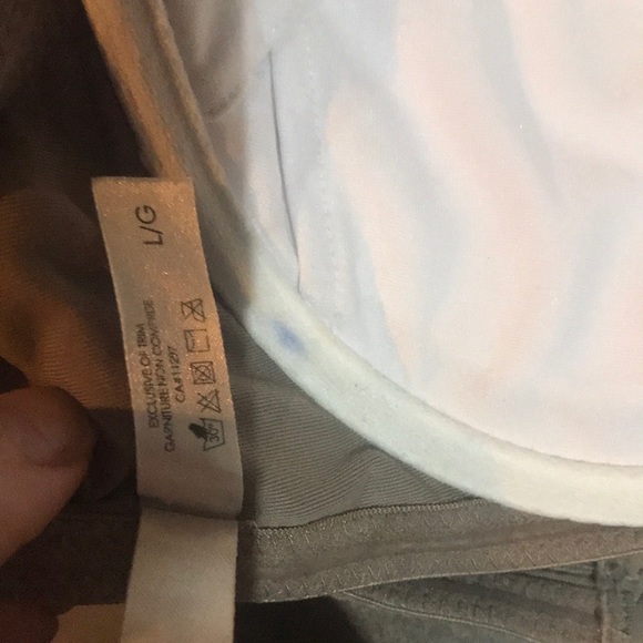 2 for $25 💃🏻La Vie En Rose bikini top - Picture 2 of 3